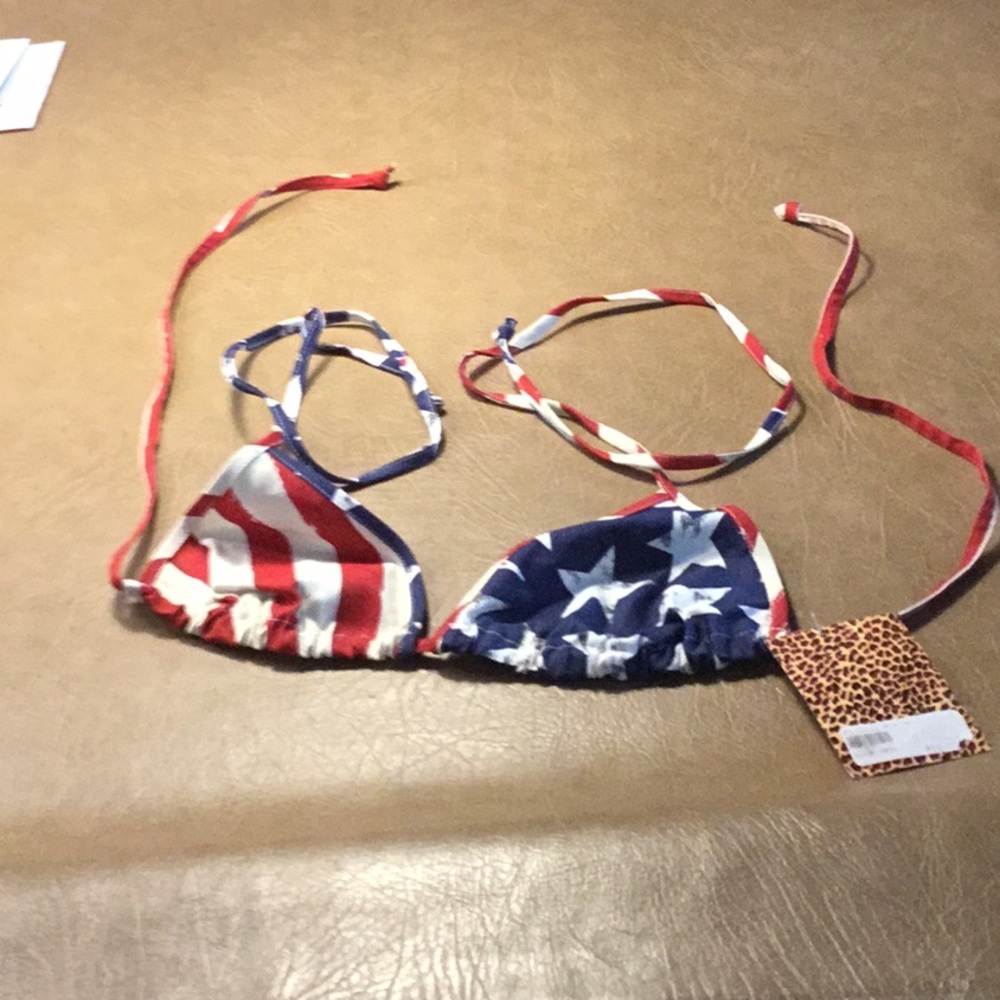 Picasso style bean. Sizes M.  The RED, BLUE, WHITE